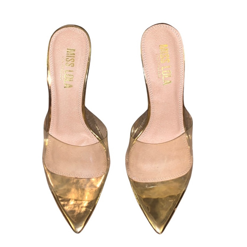 Miss Lola clear and hold mules